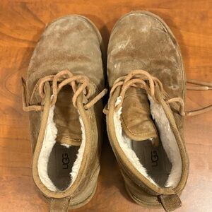 UGG size 7. Tan Suede Ankle Boots with plush Lining